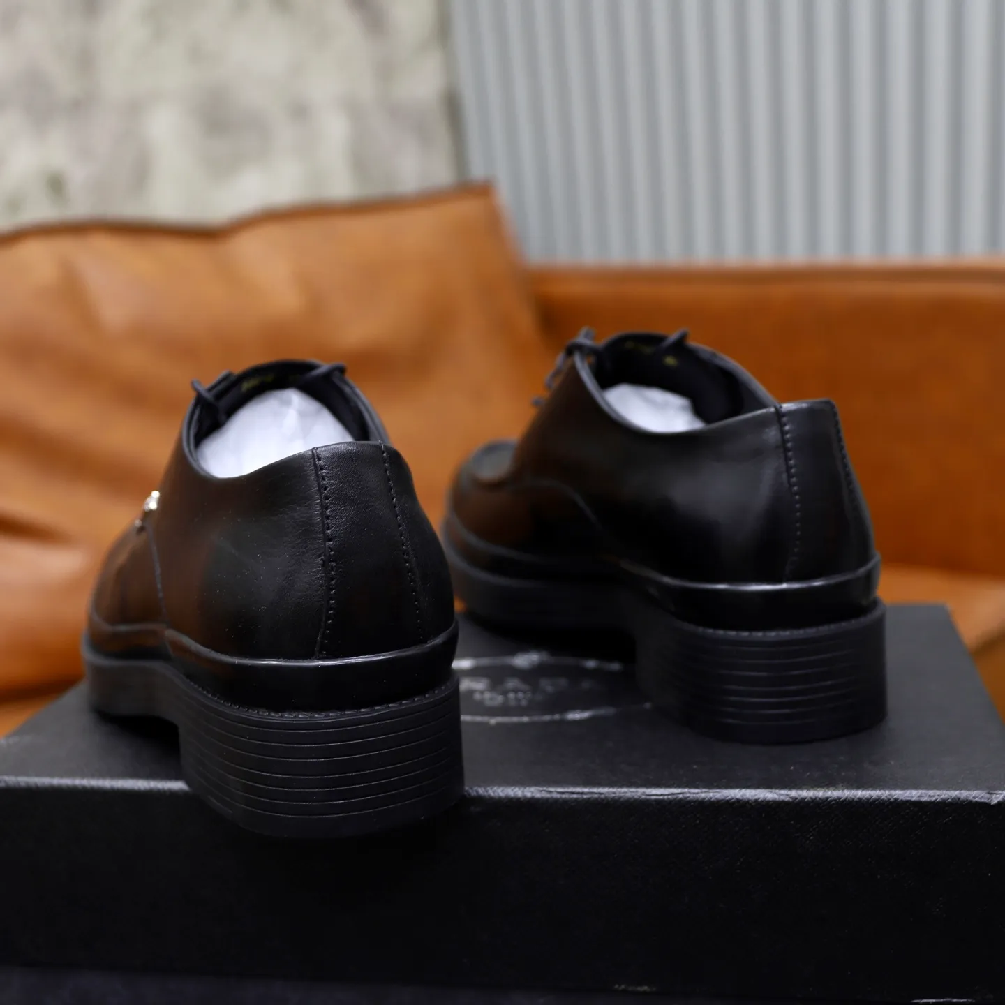 Ex-factory price: 500💰🙅‍♂️🙅‍♂️🙅‍♂️ Brand: PRADA Standard code: Men's code 38-44 (45 can be customized) Grade: Same style as the official website Original order quality Material: Original cowhide surface Comfortable lining Original outsole Style category: Men's fashionable casual leather shoes Distinguished big-name luxury elements Top luxury Color: Color of the actual picture